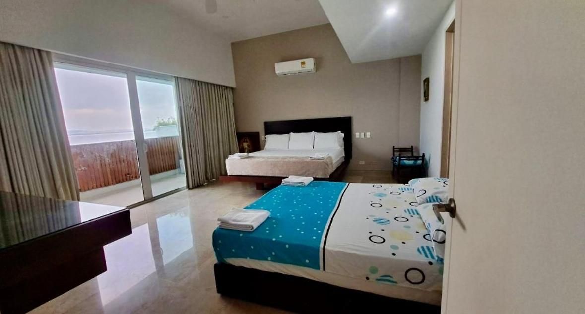 Front Ocean View Penthouse *