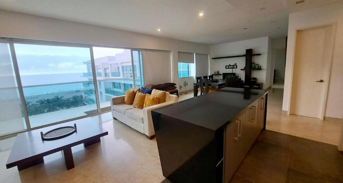 Front Ocean View Penthouse