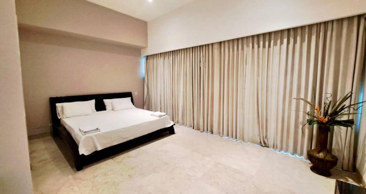 Front Ocean View Penthouse Cartagena