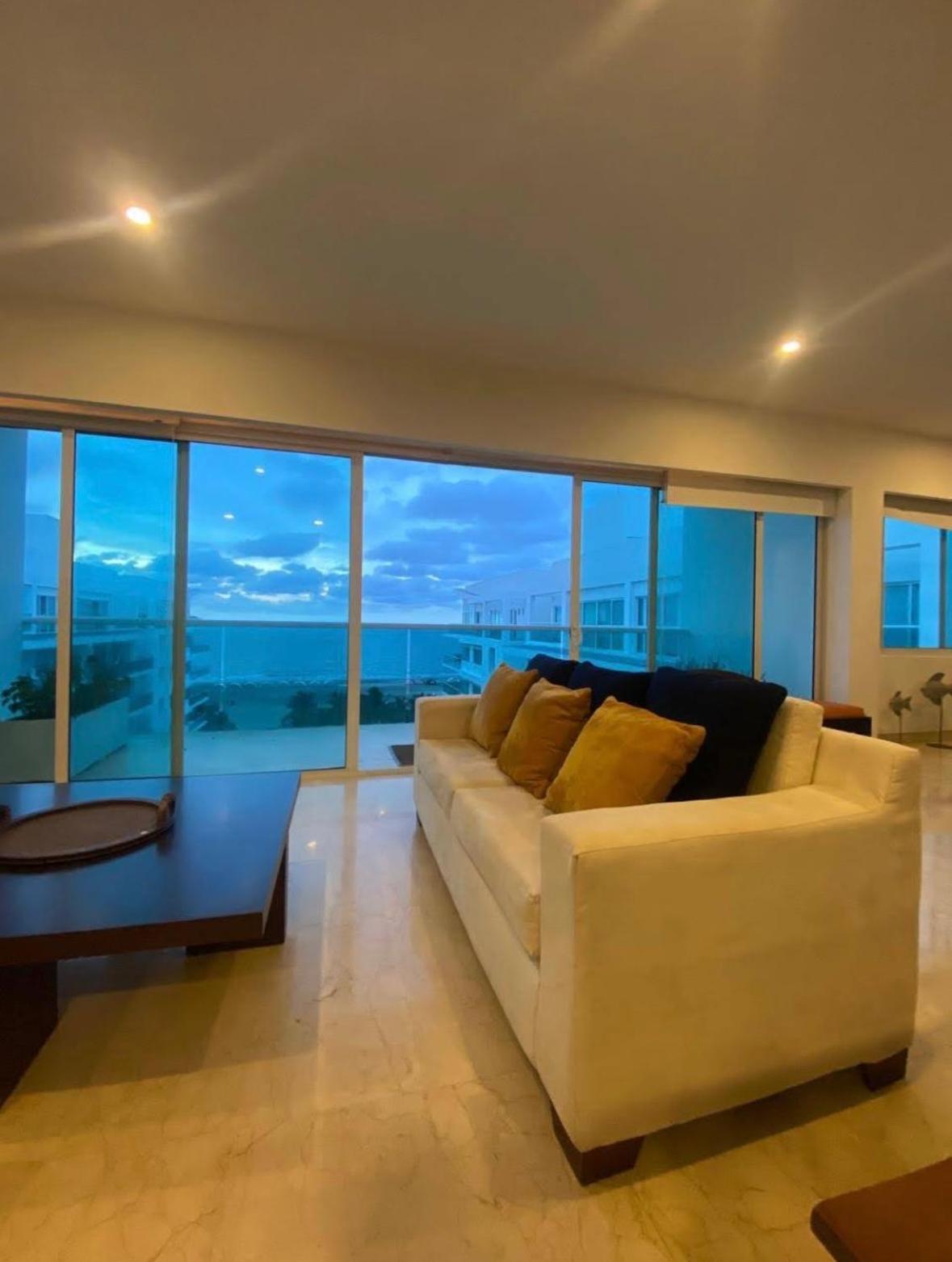 Front Ocean View Penthouse Apartamento *